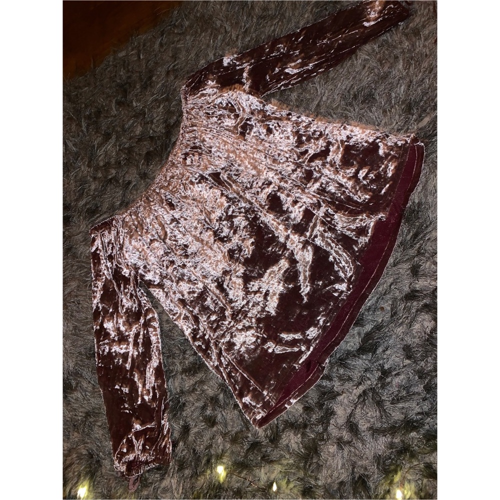 Plum pink velvet off the shoulders top - Picture 2 of 11